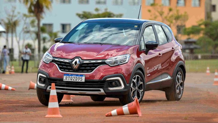 Foto de capa do Captur turbo durante o Curso de direção segura Renault
