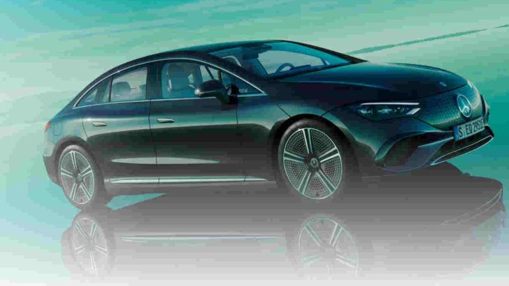 Foto de capa do Mercedes-Benz EQE 2024, um sedan elétrico