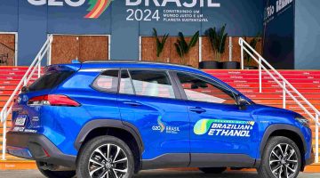 Foto de capa do Toyota Corolla Cross Hibrido Flex 2024 durante encontro do G20 no Brasil