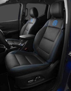 Foto mostra os detalhes New Holland nos bancos dianteiros da Fiat Titano