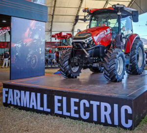 Trator-Case-IH-Farmall-75C-Elétrico