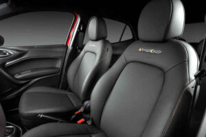 Foto do banco revestido em couro do Fiat Argo Trekking CVT 2026