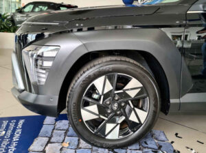 Foto do para-lamas dianteiro do Hyundai Kona Signature híbrido