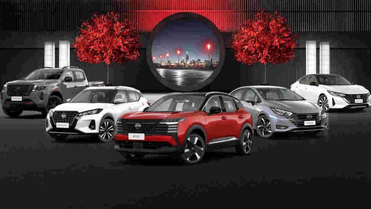 Foto da linha 2026 da família de carros da Nissan no Brasil