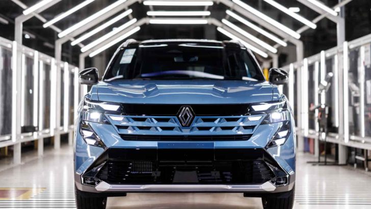 Picture of the first Renault Boreal produced in Brazil