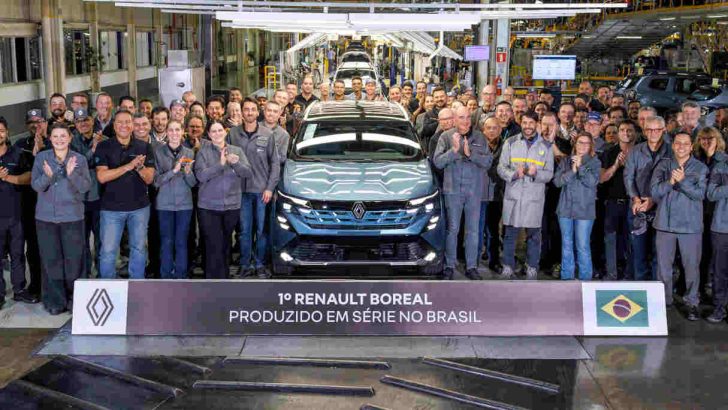 Foto de capa do primeiro Renault Boreal fabricado no Brasil