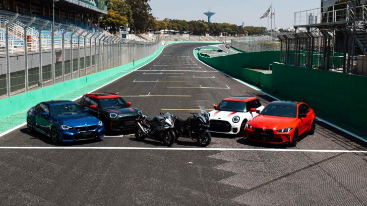 Foto comemorativa BMW 30 anos de Brasil