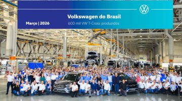 Foto de celebração da unidade 600 mil produzida do SUV T-Cross, da Volkswagen
