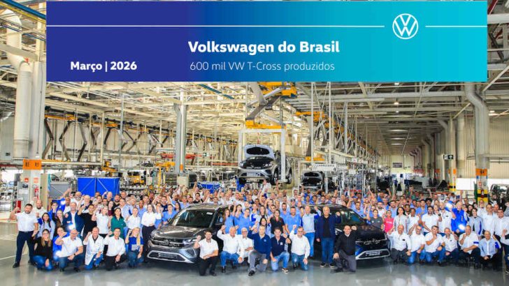 Foto de celebração da unidade 600 mil produzida do SUV T-Cross, da Volkswagen