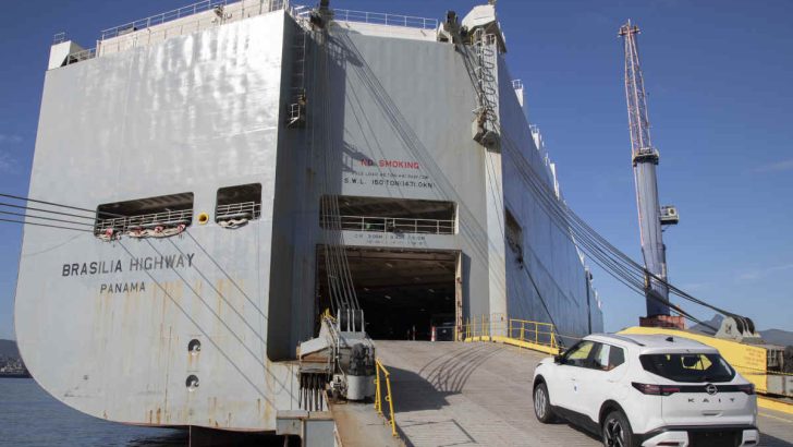 Foto do Novo Nissan Kait sendo exportado para mais países da América Latina