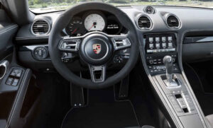 Foto do painel do Porsche 718 Boxster GTS