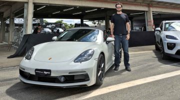 Foto de Renato Parizzi e do Porsche 718 Boxster GTS