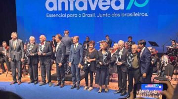 Fotos da homenagem aos jornalistas durantes o evento Anfavea 70 anos